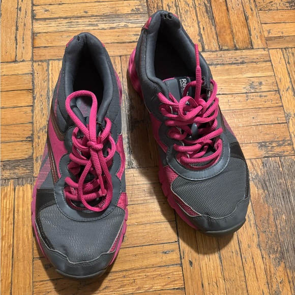 Reebok pink sneakers - Picture 2 of 6